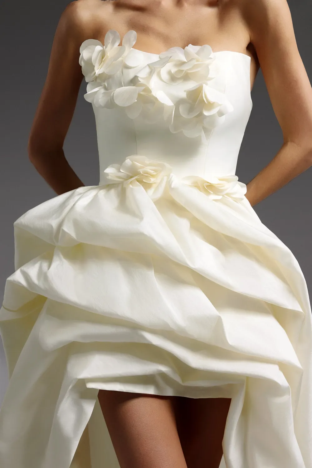 Bella Barnett Tabitha abito maxi bianco fiori senza maniche