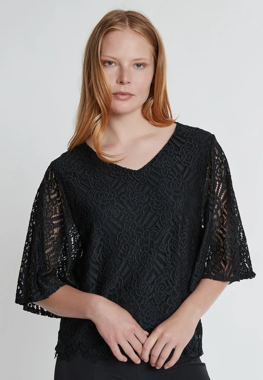 Ana Alcazar Kadabo camicia in pizzo nera scollo V