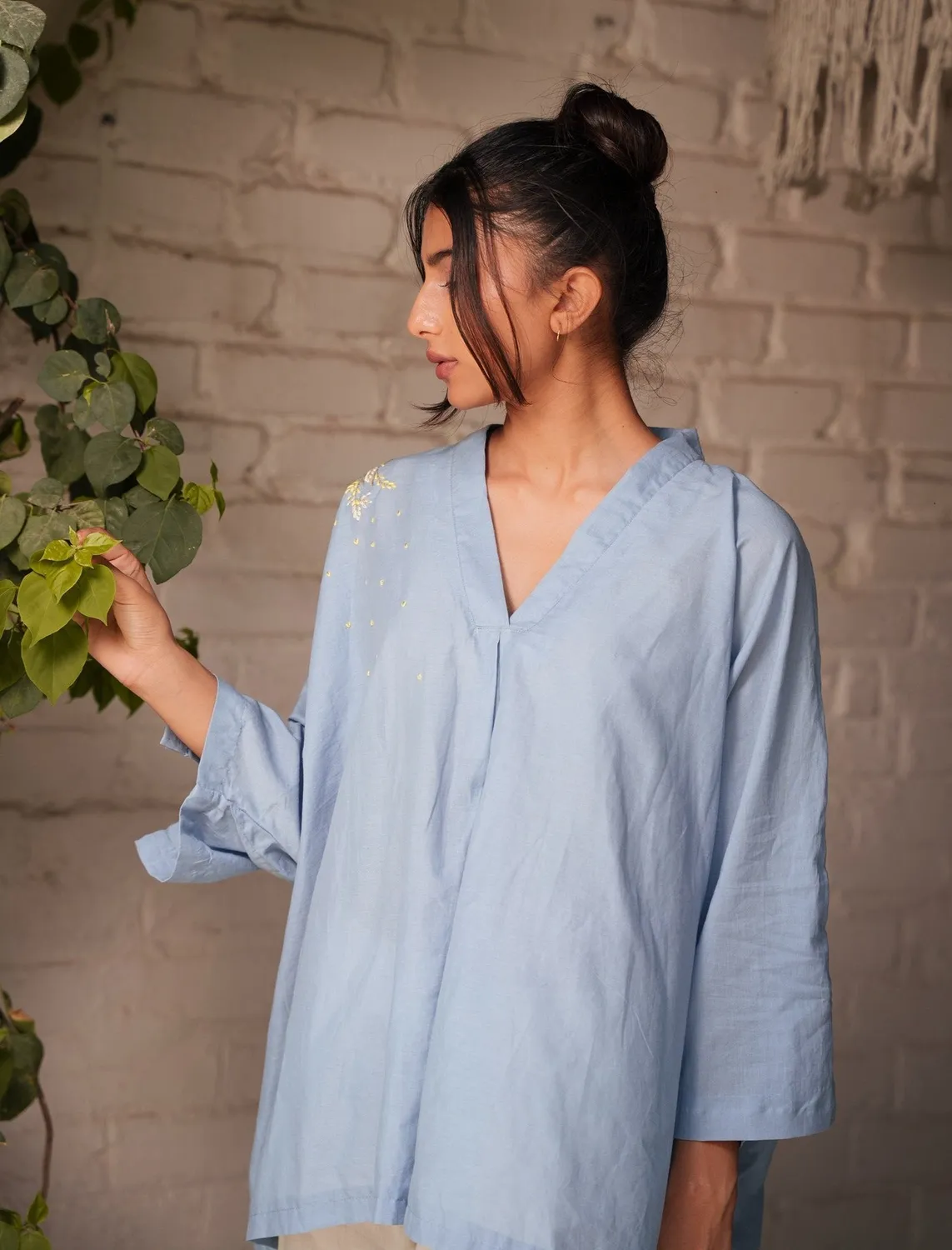 Our Dve Capsule 20 camicia donna blu cotone manica kimono