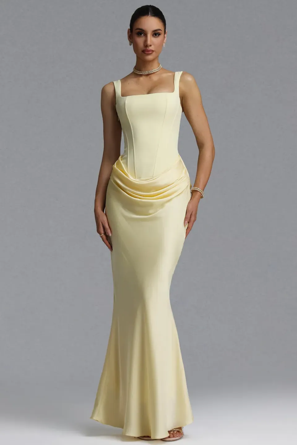 Bella Barnett Winey abito maxi giallo sirena satin