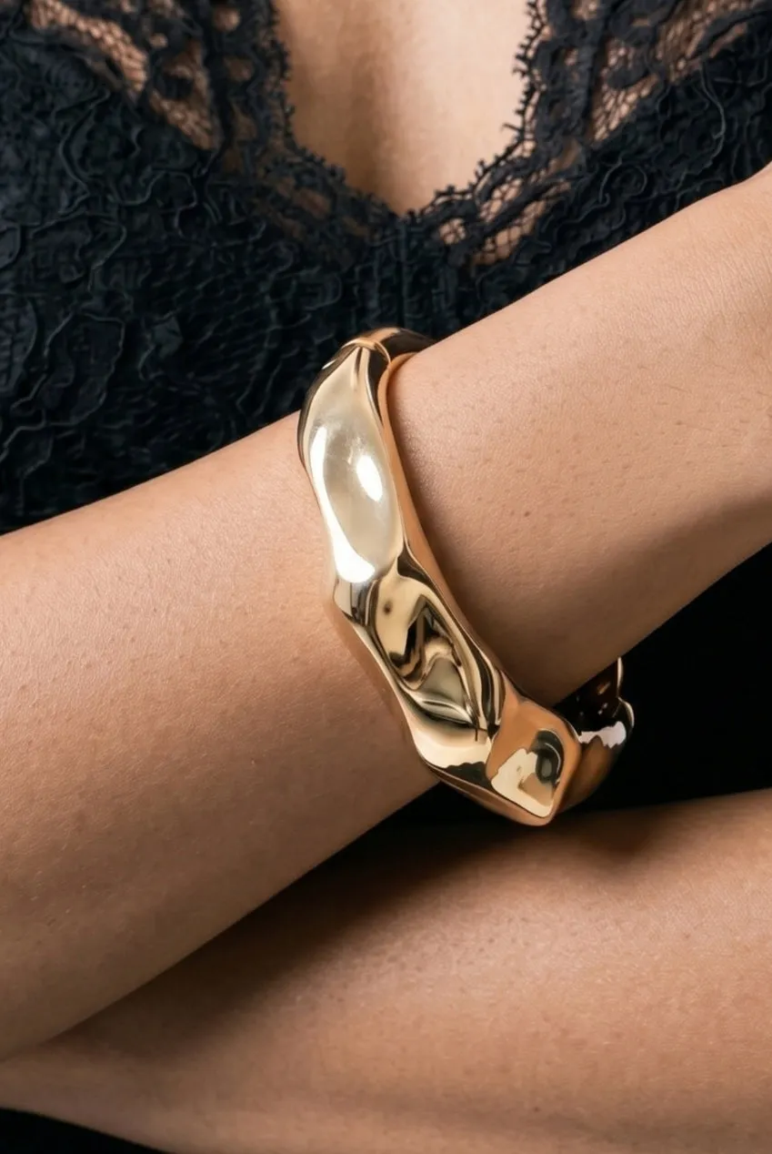 Uchi & Soto Nami bracciale oro martellato