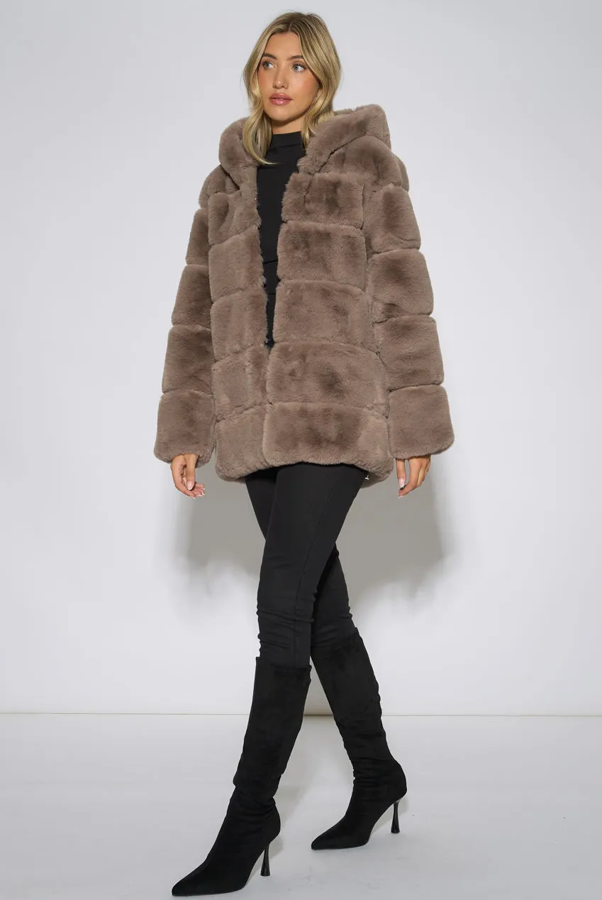 Gini London Fur giacca pelliccia mocha cappuccio taglio...