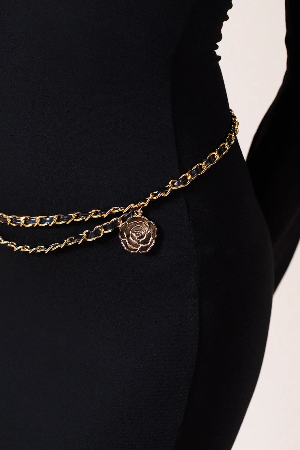 SVNX Rose Chain cintura catena nero oro