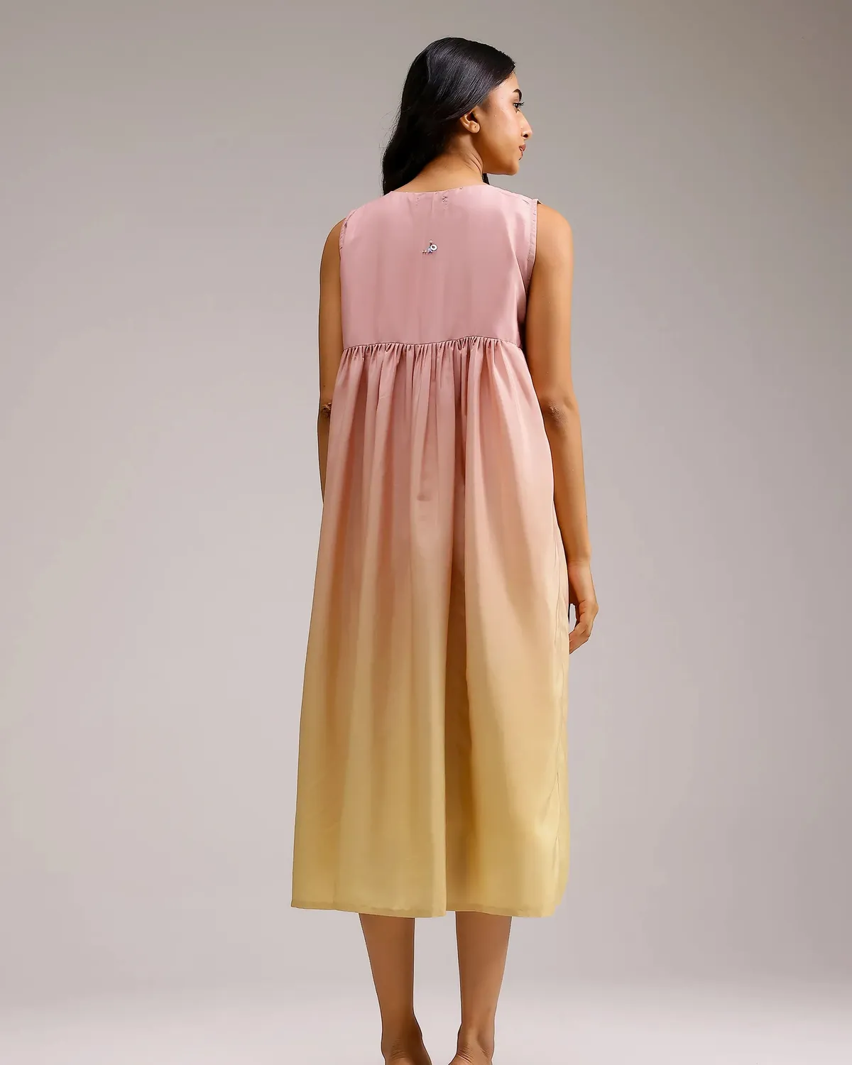 Our Dve Blush Melt abito rosa giallo crepe