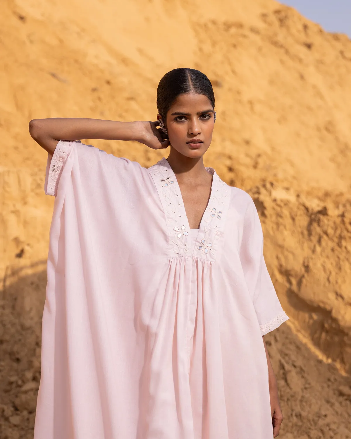 Our Dve Linear Kaftan caftano sabbia cotone seta