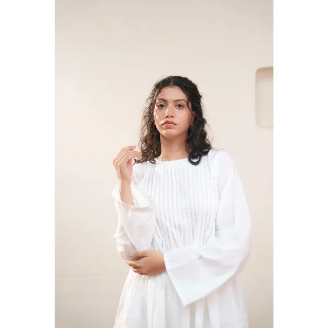Our Dve Capsule 3 top cotone bianco orlo pizzo