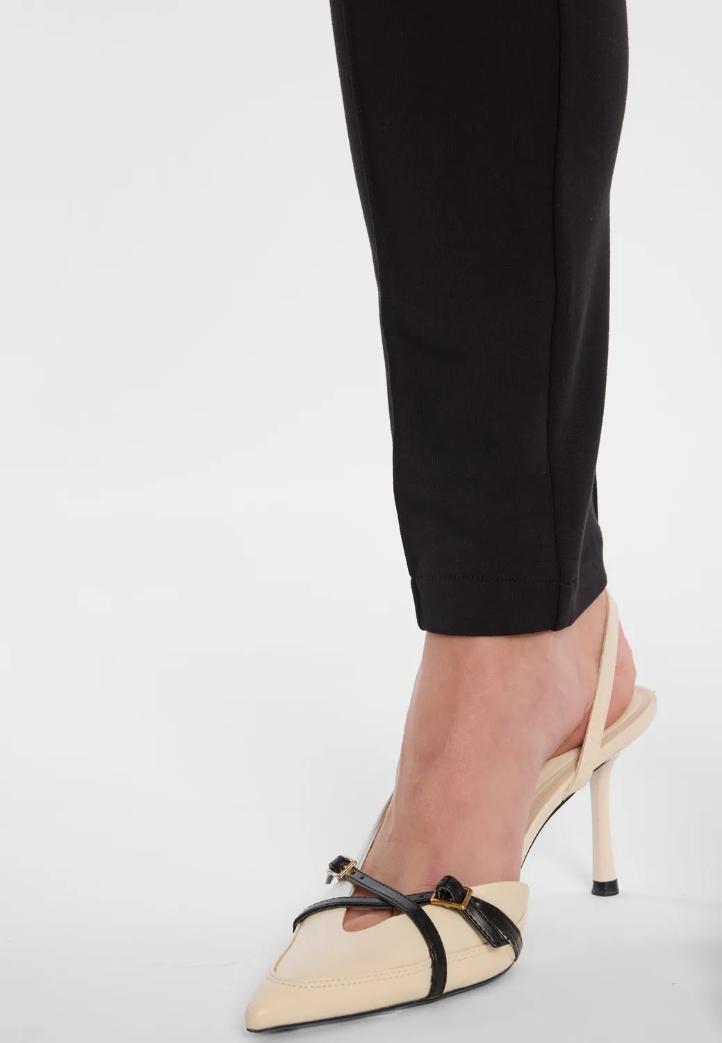 Ana Alcazar Evylis pantaloni slim neri piega davanti