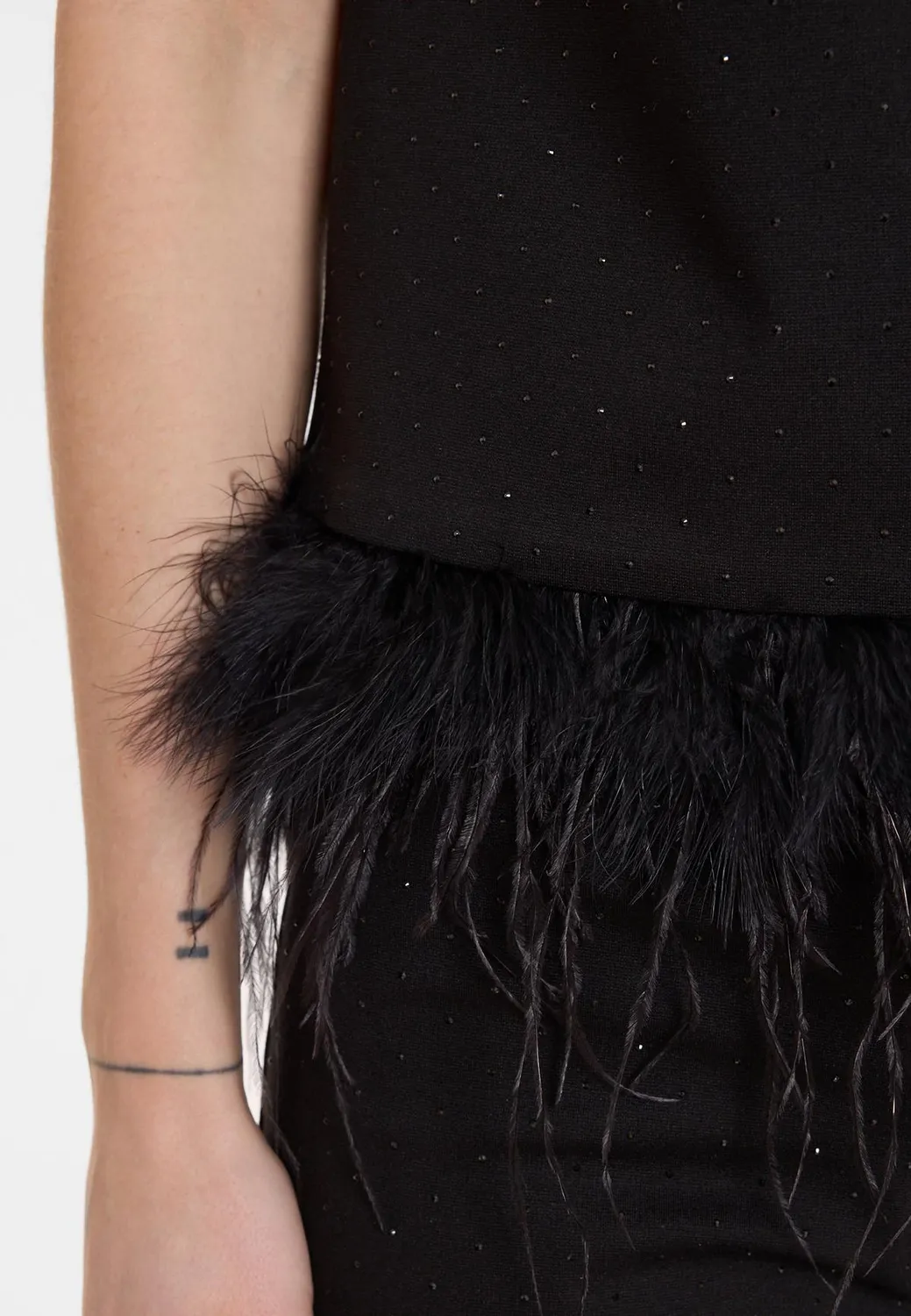 Ana Alcazar Abosea top nero glitter con piume
