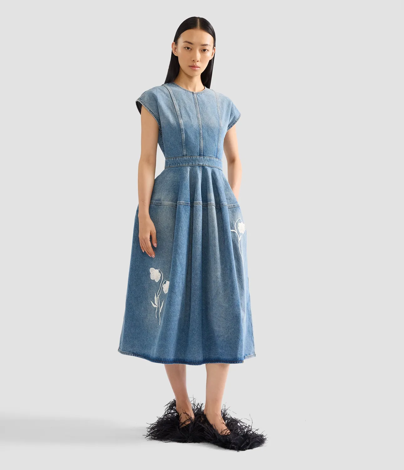 Erdem Embroidered Denim Short Sleeve Midi Dress abito midi papaveri
