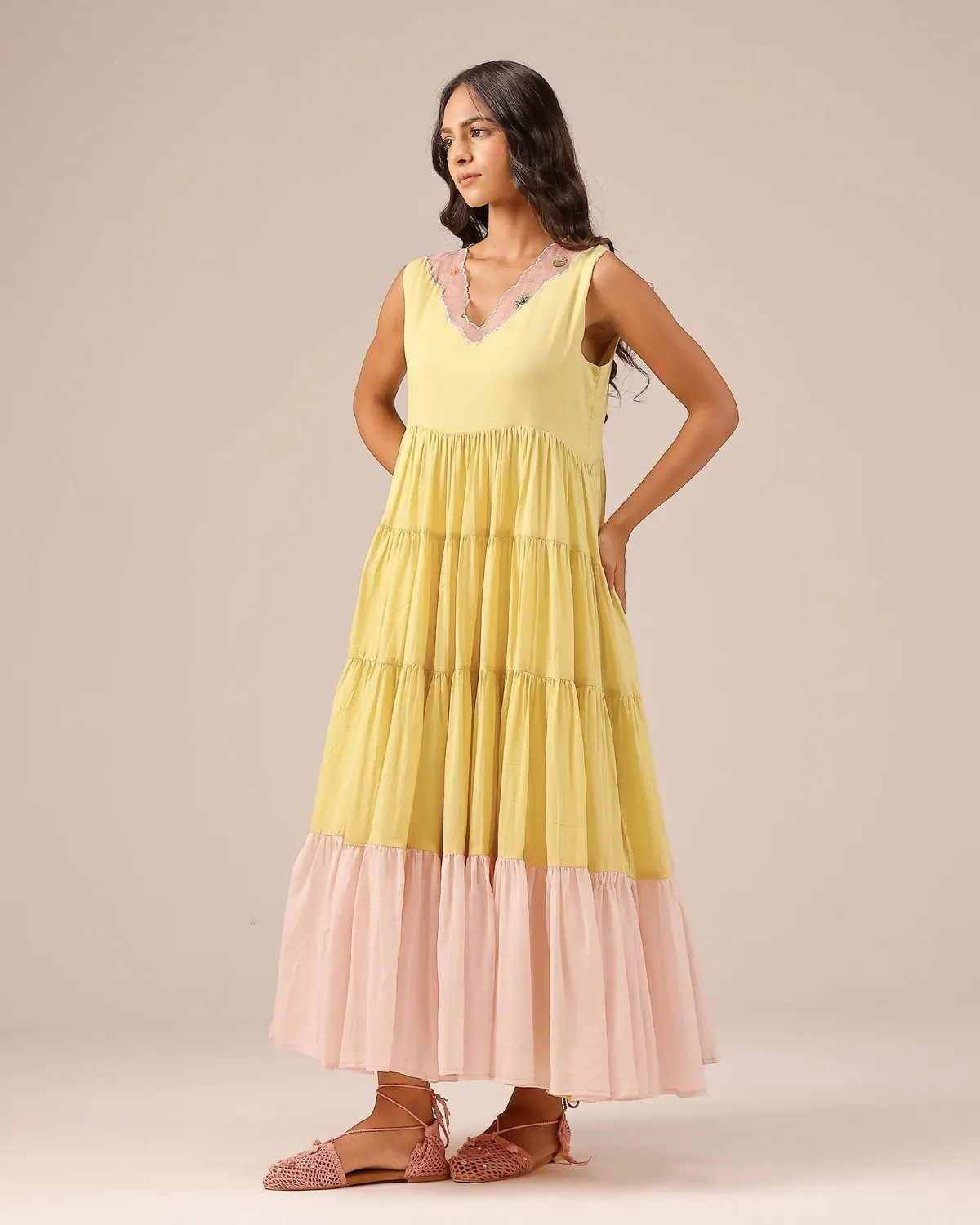 Our Dve Melon Muse Dress abito giallo ocra