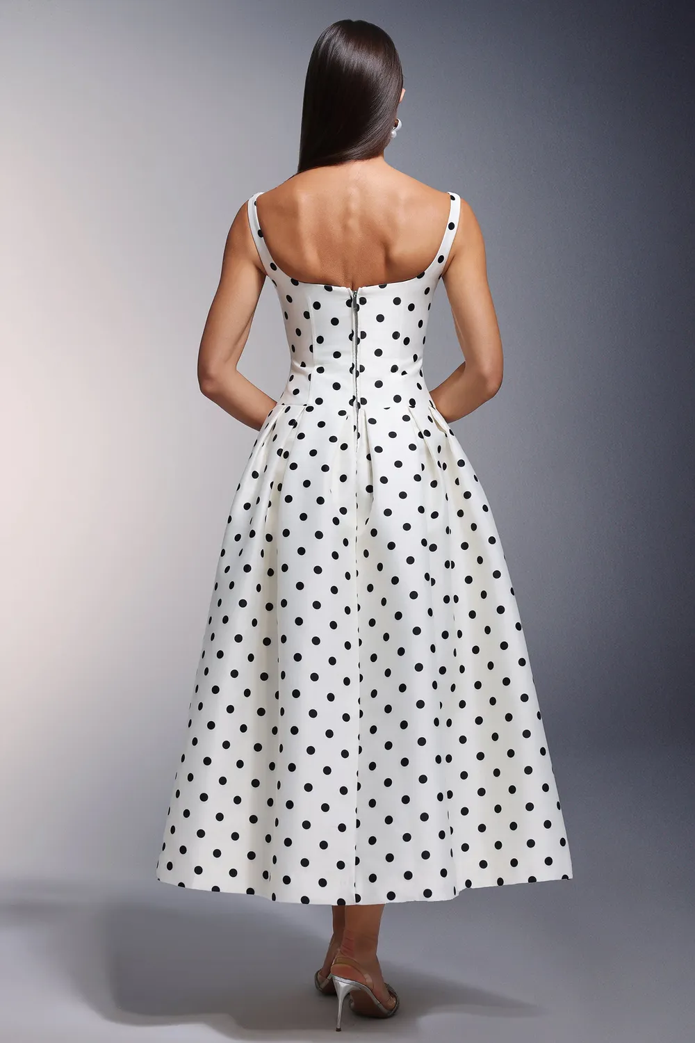 Bella Barnett Zada abito maxi beige pois smanicato