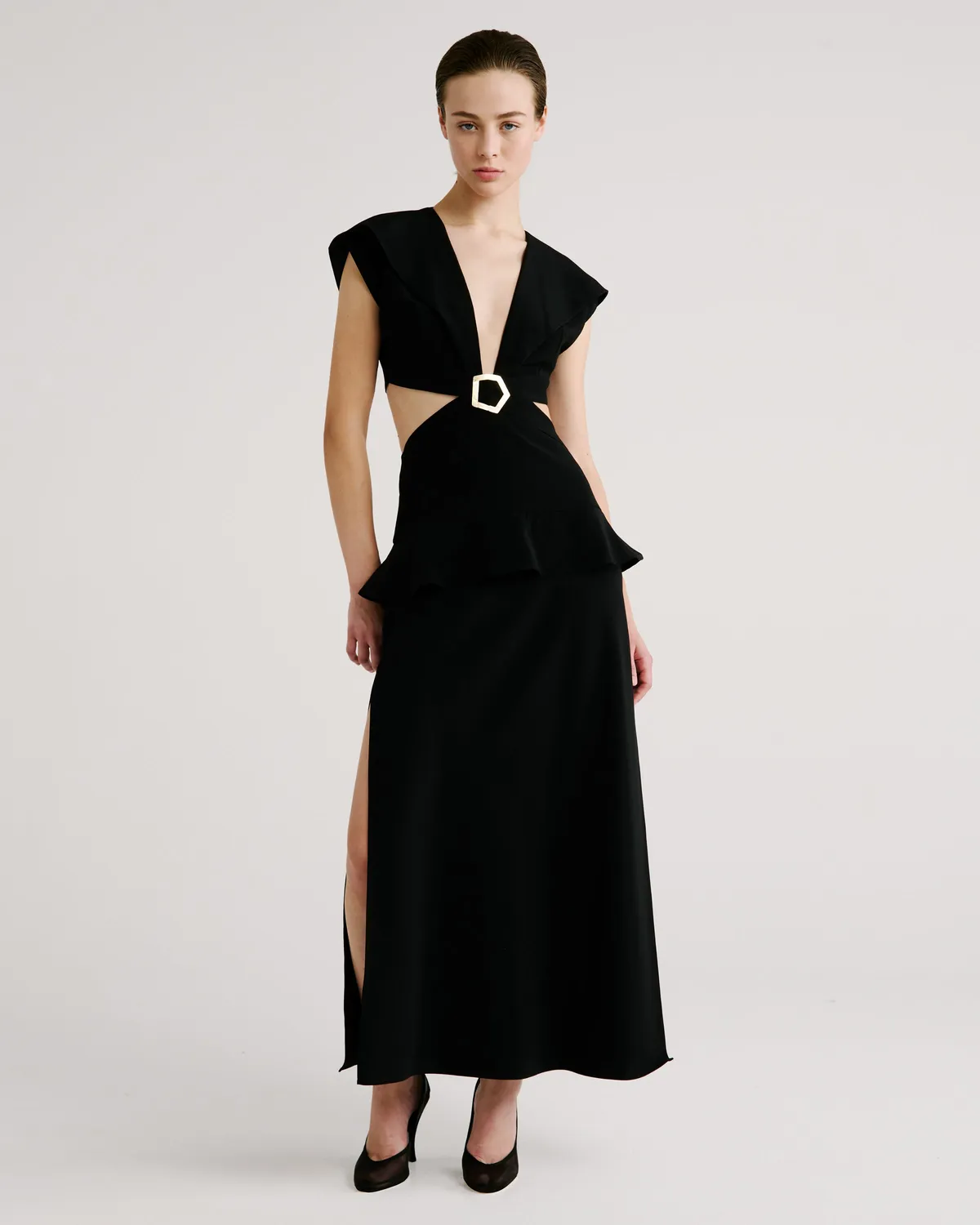 Violante Nessi Leonida abito nero cady cut-out fibbia