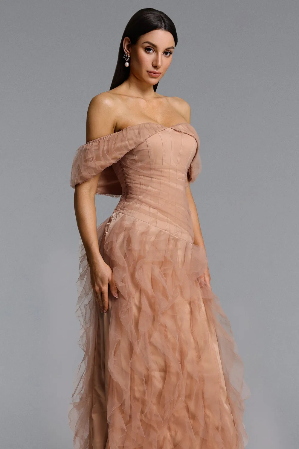 Bella Barnett Revie abito maxi beige tulle