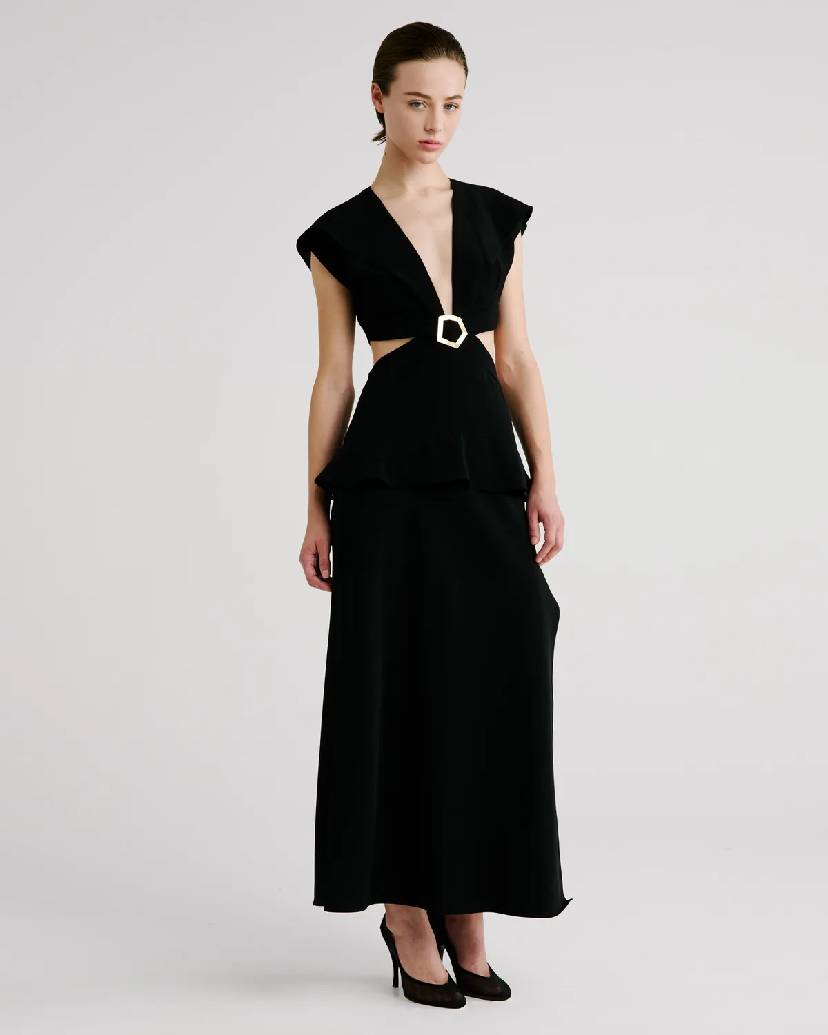 Violante Nessi Leonida abito nero cady cut-out fibbia