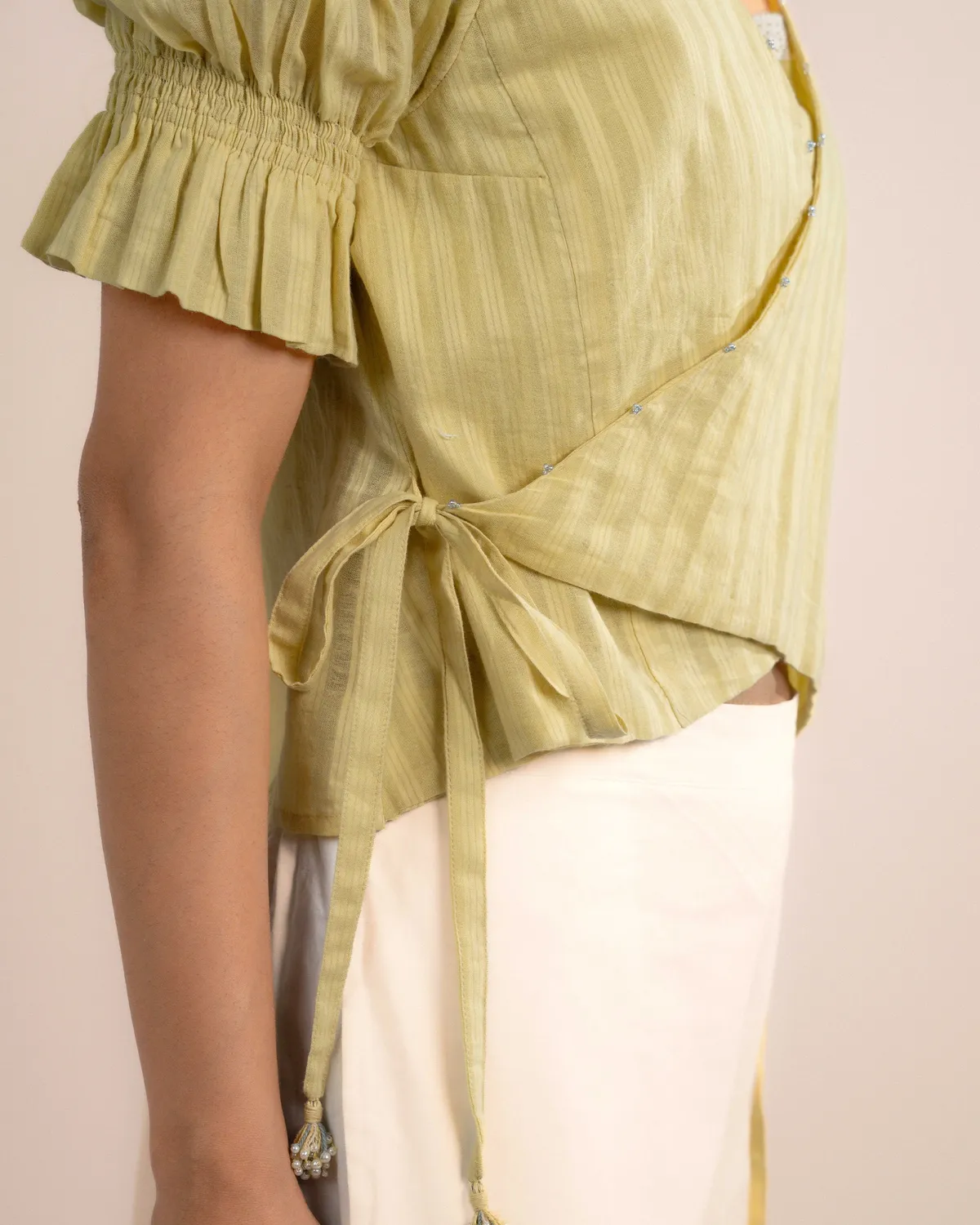 Our Dve Koi top incrociato giallo ocra cotone