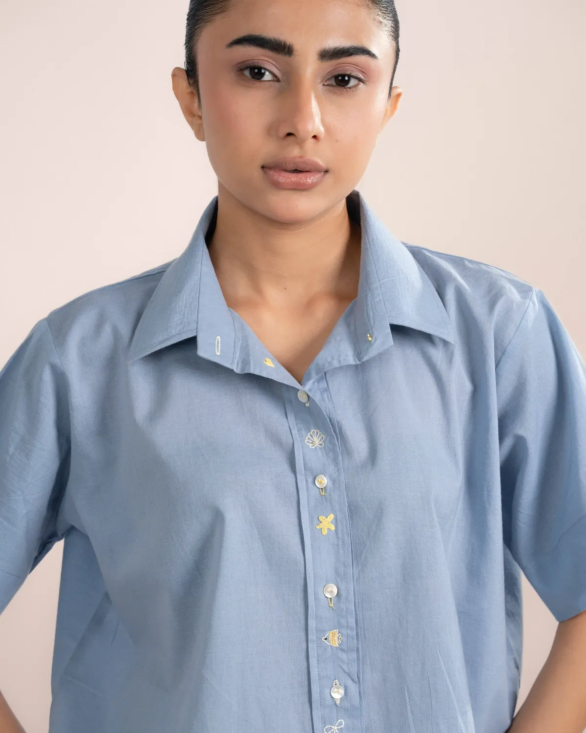 Our Dve Sia camicia cropped azzurra cotone