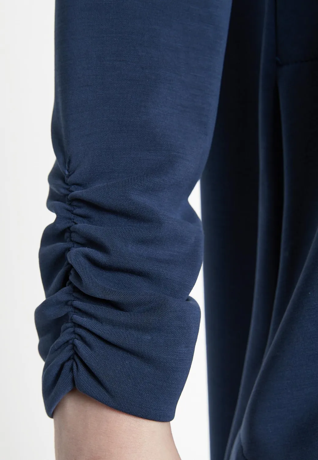 Ana Alcazar Sebaja abito blu jersey cut-out collo alto