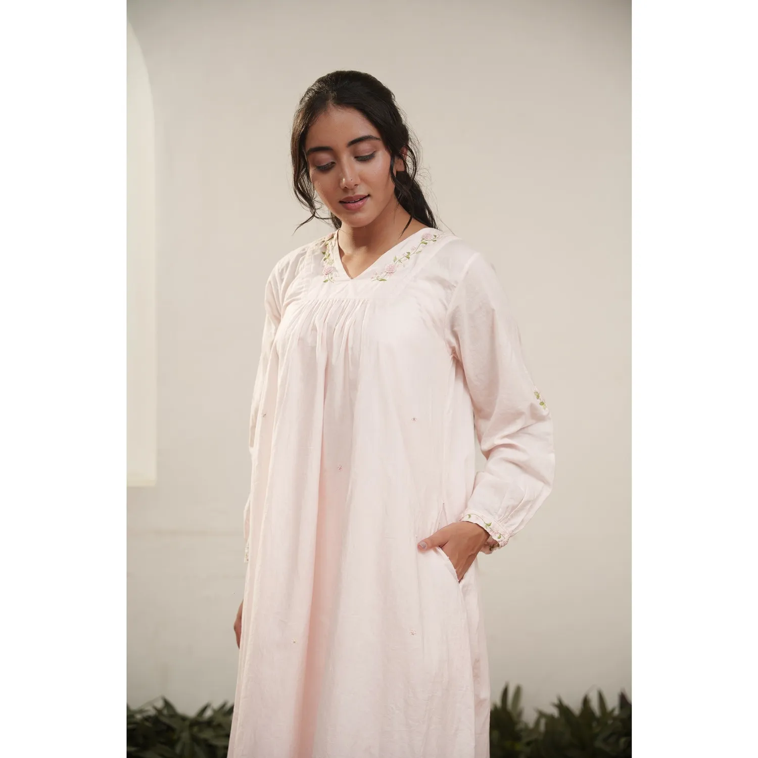 Our Dve Capsule 14 abito rosa cotone ricamato