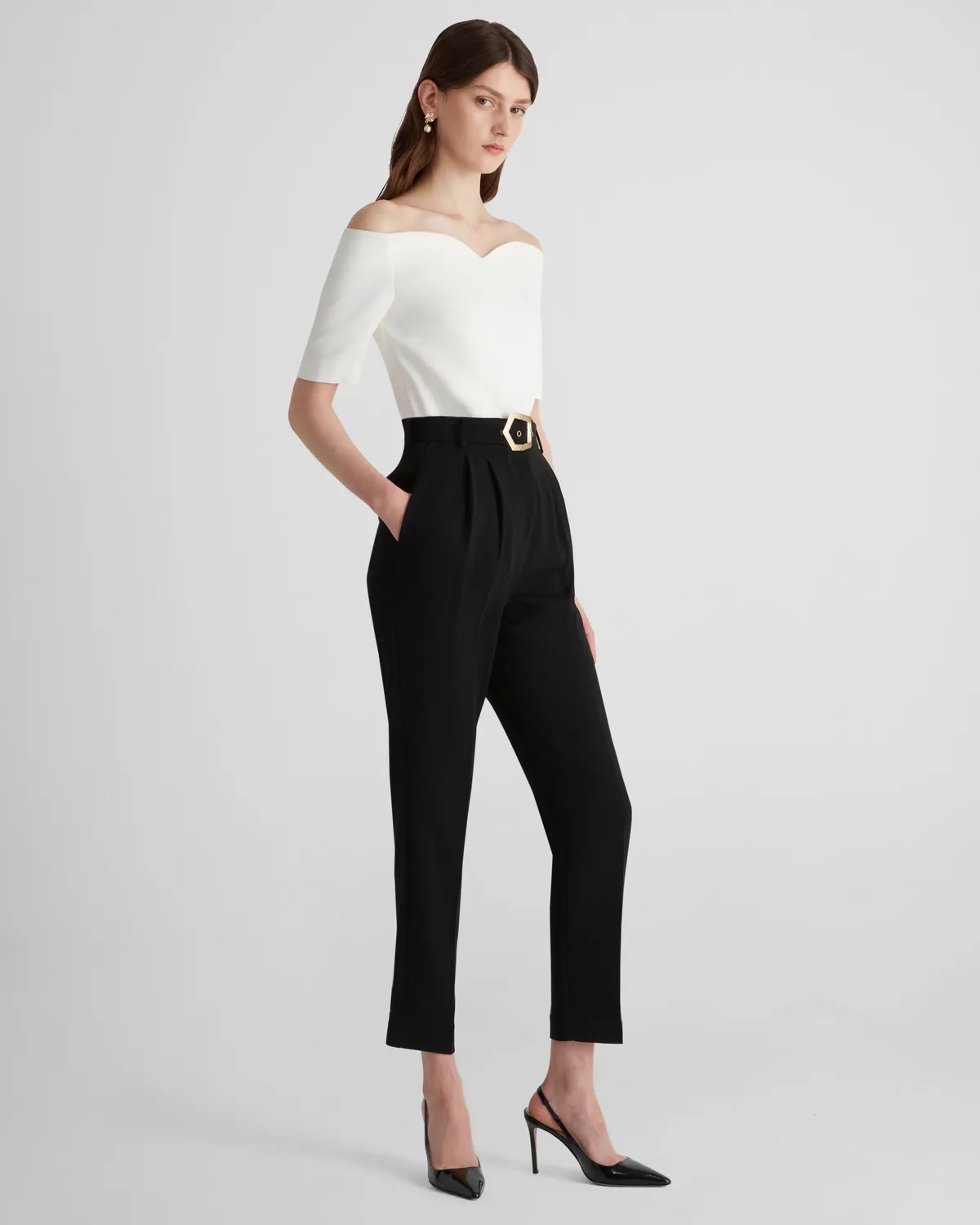 Violante Nessi Guttuso pantaloni neri vita paperbag