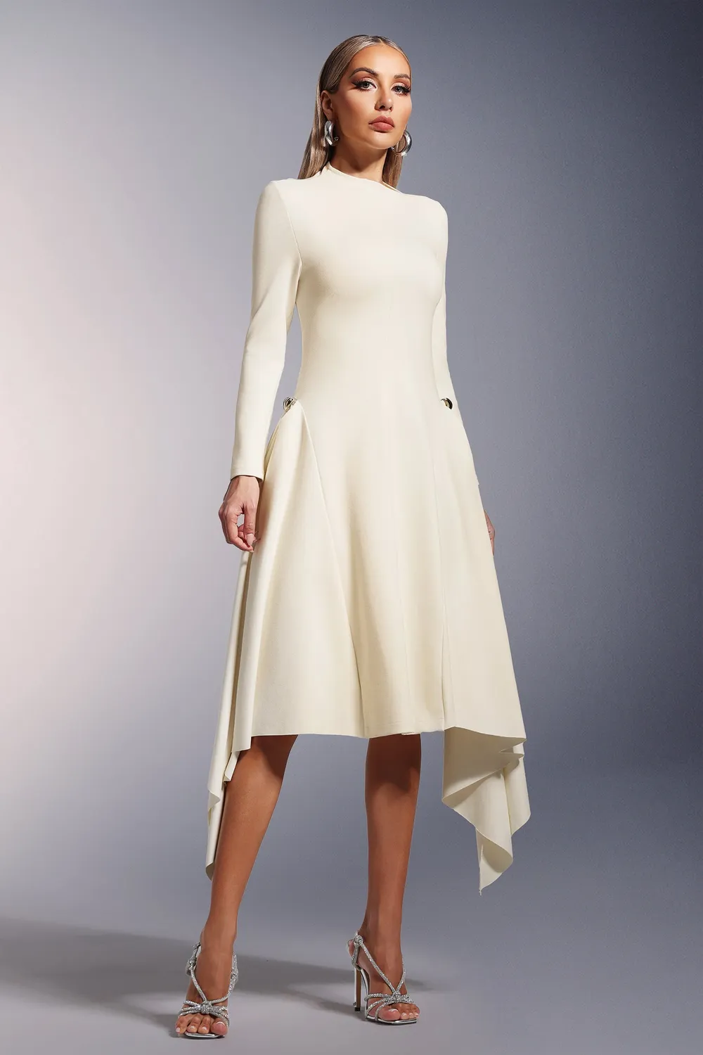 Bella Barnett Sylvia abito midi bianco maniche lunghe