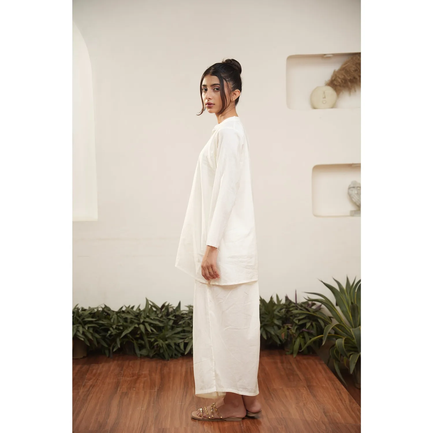 Our Dve Capsule 12 coordinato top pantalone beige leggero