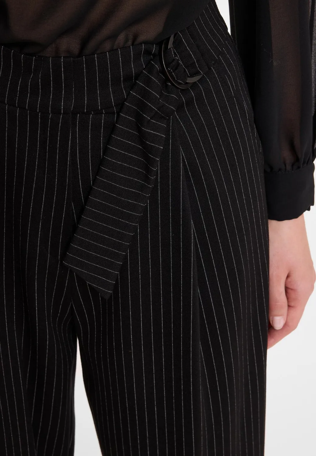 Ana Alcazar Aniga pantaloni cropped neri gessati