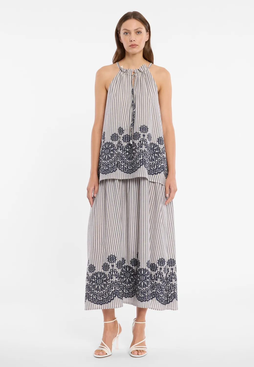 Ana Alcazar Dorina abito maxi a balze grigio