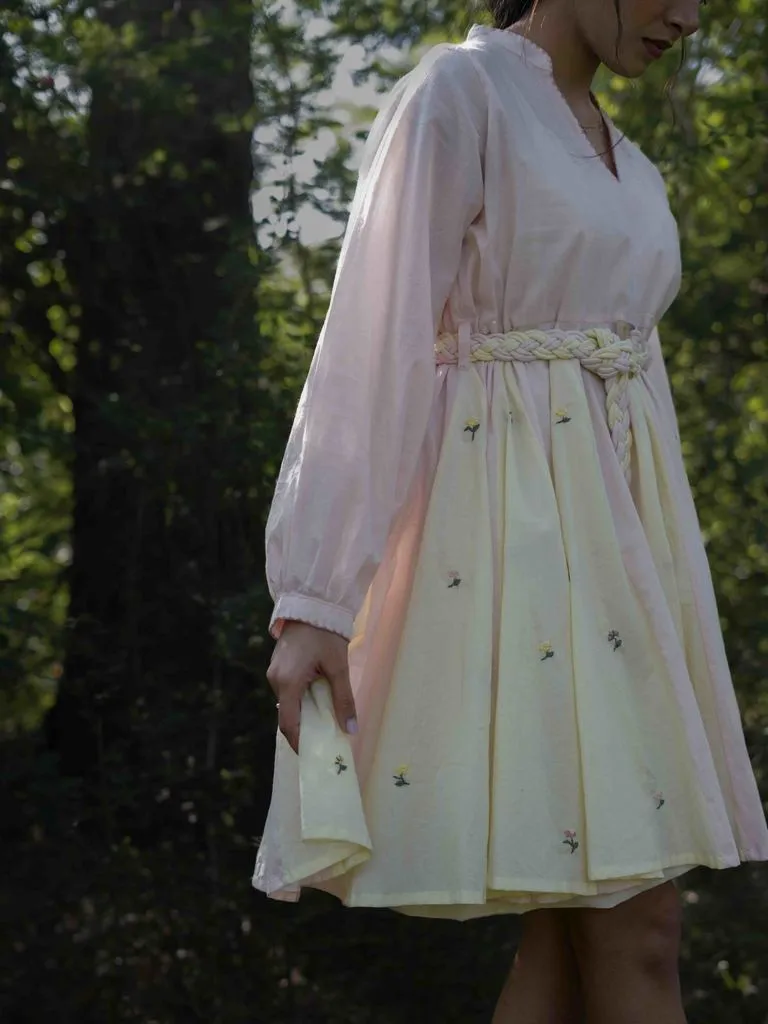 Our Dve Fae Nima abito beige giallo cotone