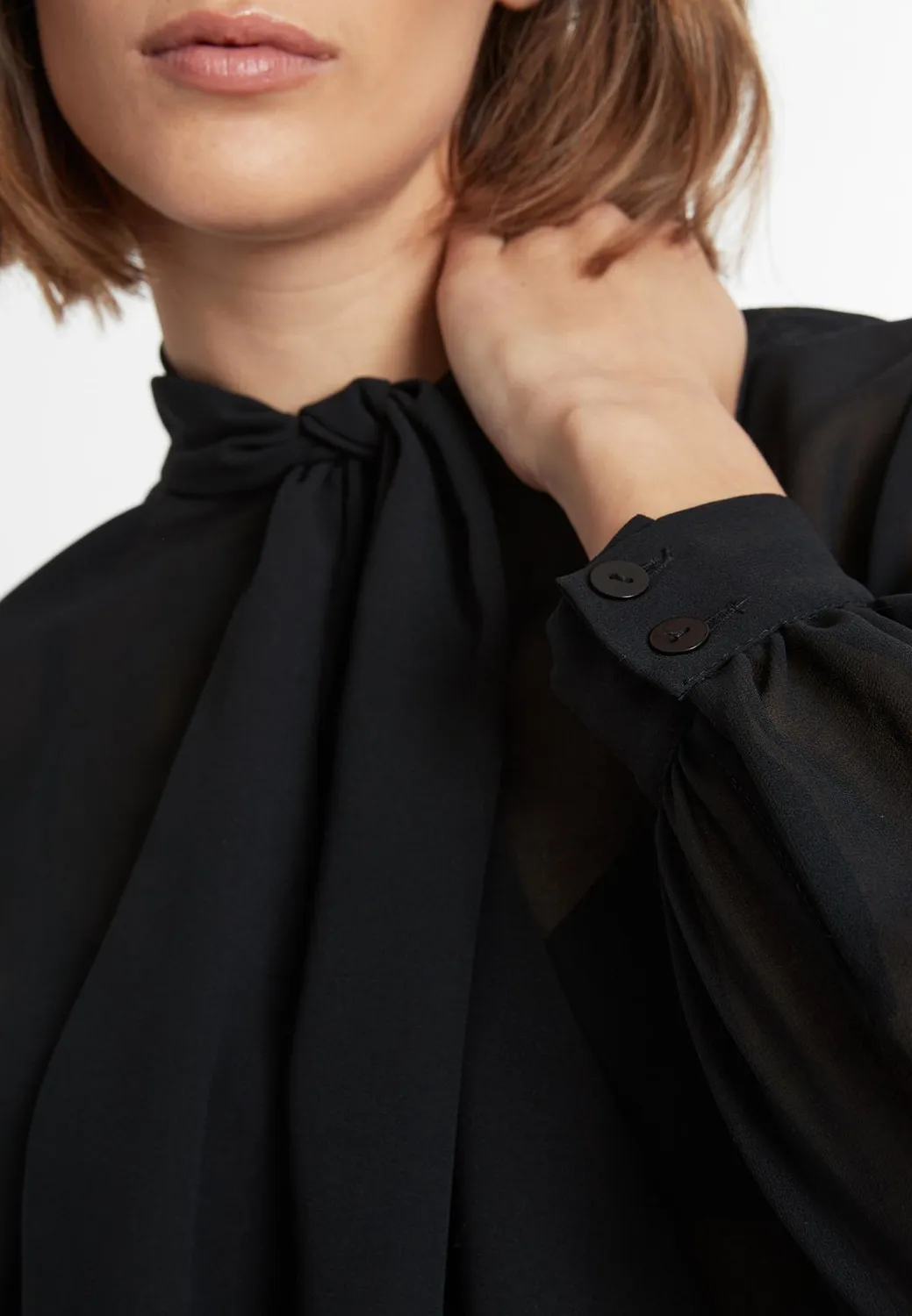 Ana Alcazar Swana blusa chiffon nera con fiocco