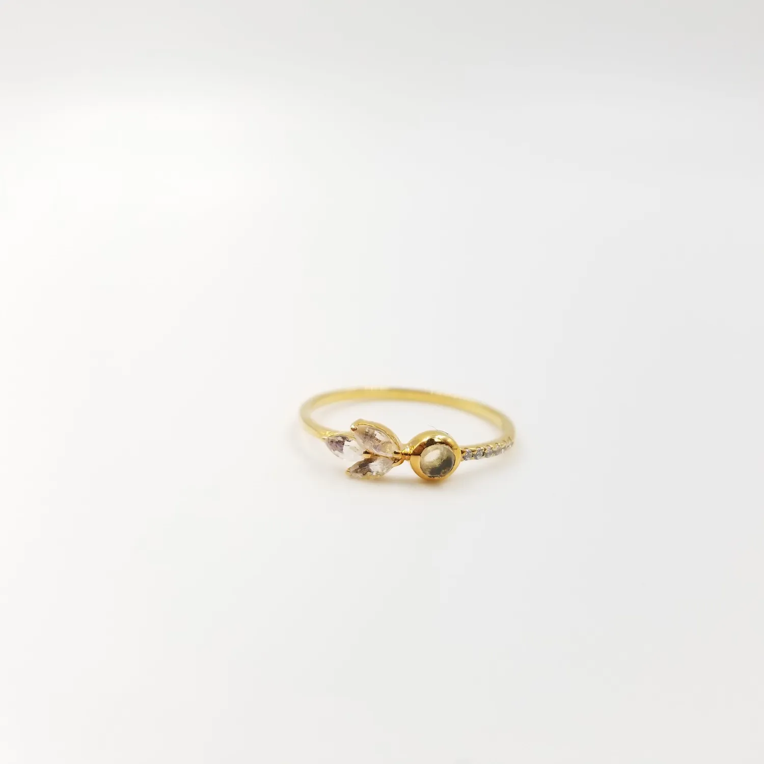Our Dve Petal Ring anello opale e pietra di luna