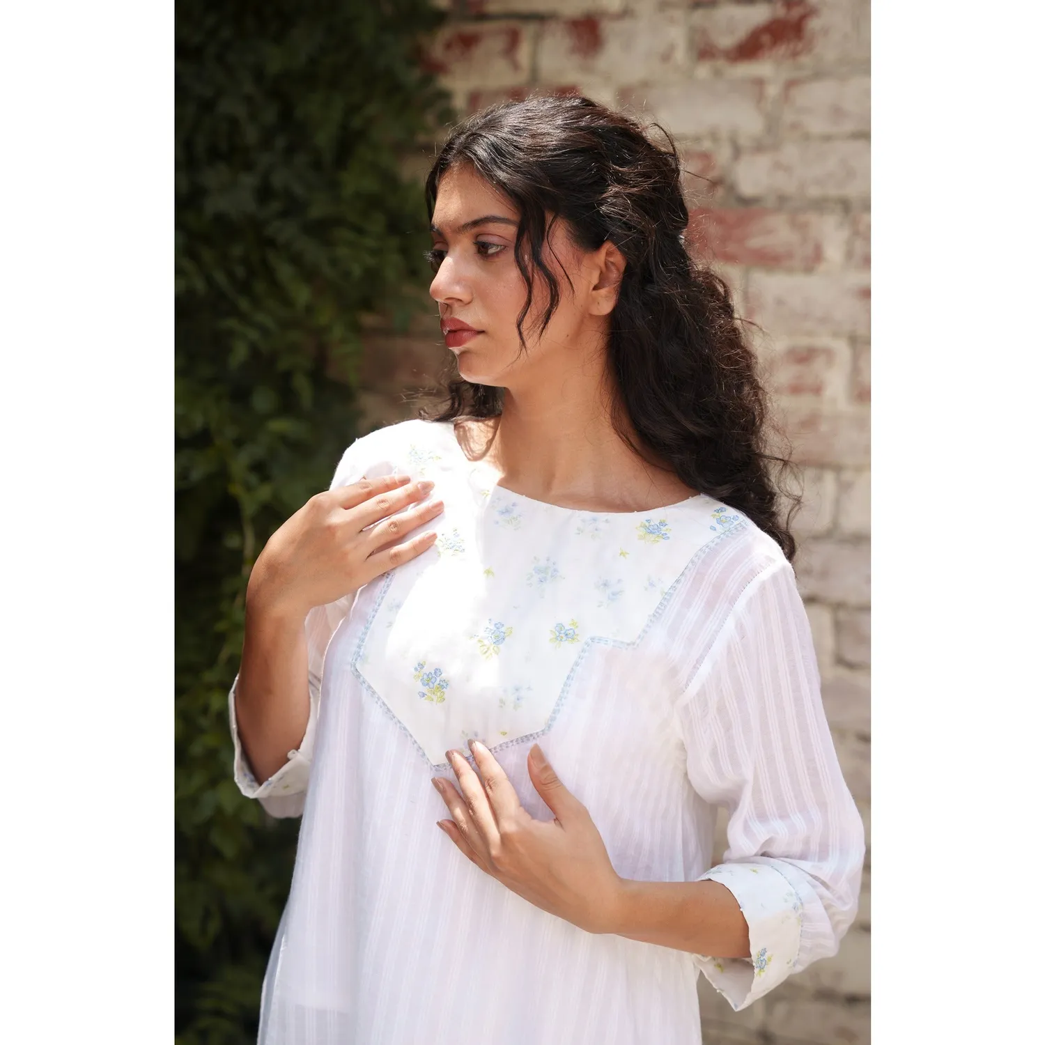 Our Dve Capsule 7 top donna bianco cotone ricamato