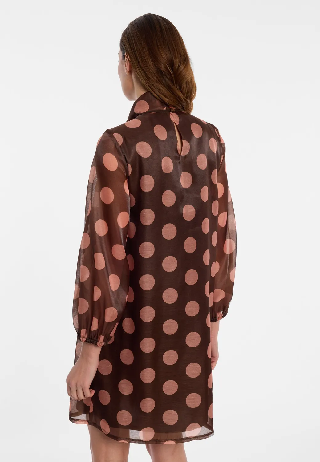 Ana Alcazar Eumonas abito organza pois marrone