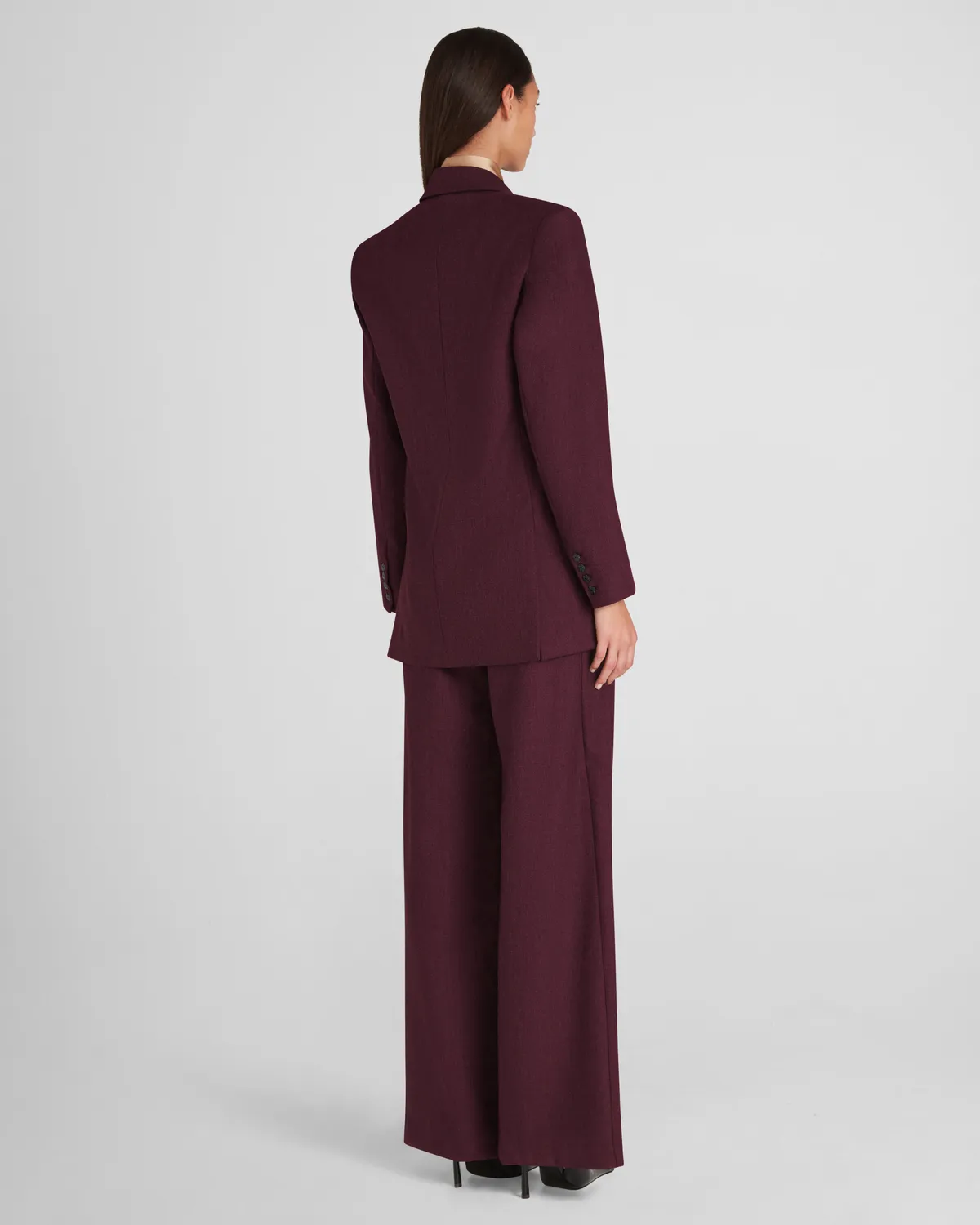 Violante Nessi Keckler pantaloni bordeaux lana palazzo