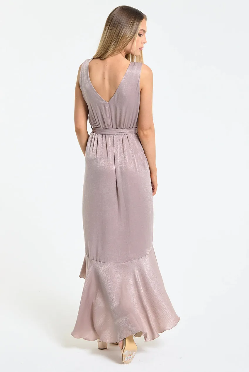 Liquorish Satin Wrap abito maxi rosa cipria con volant