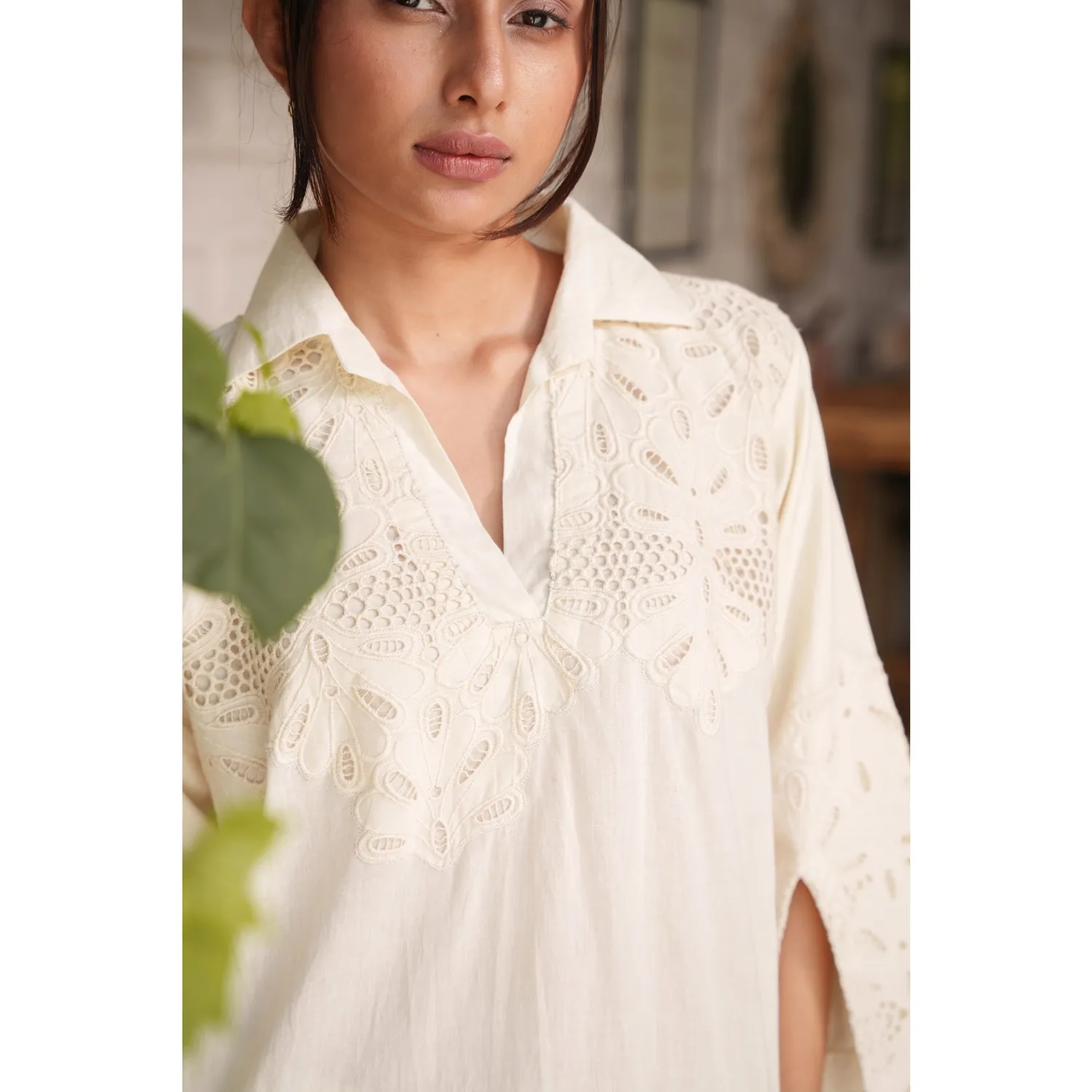 Our Dve Capsule 18 top beige cotone pizzo
