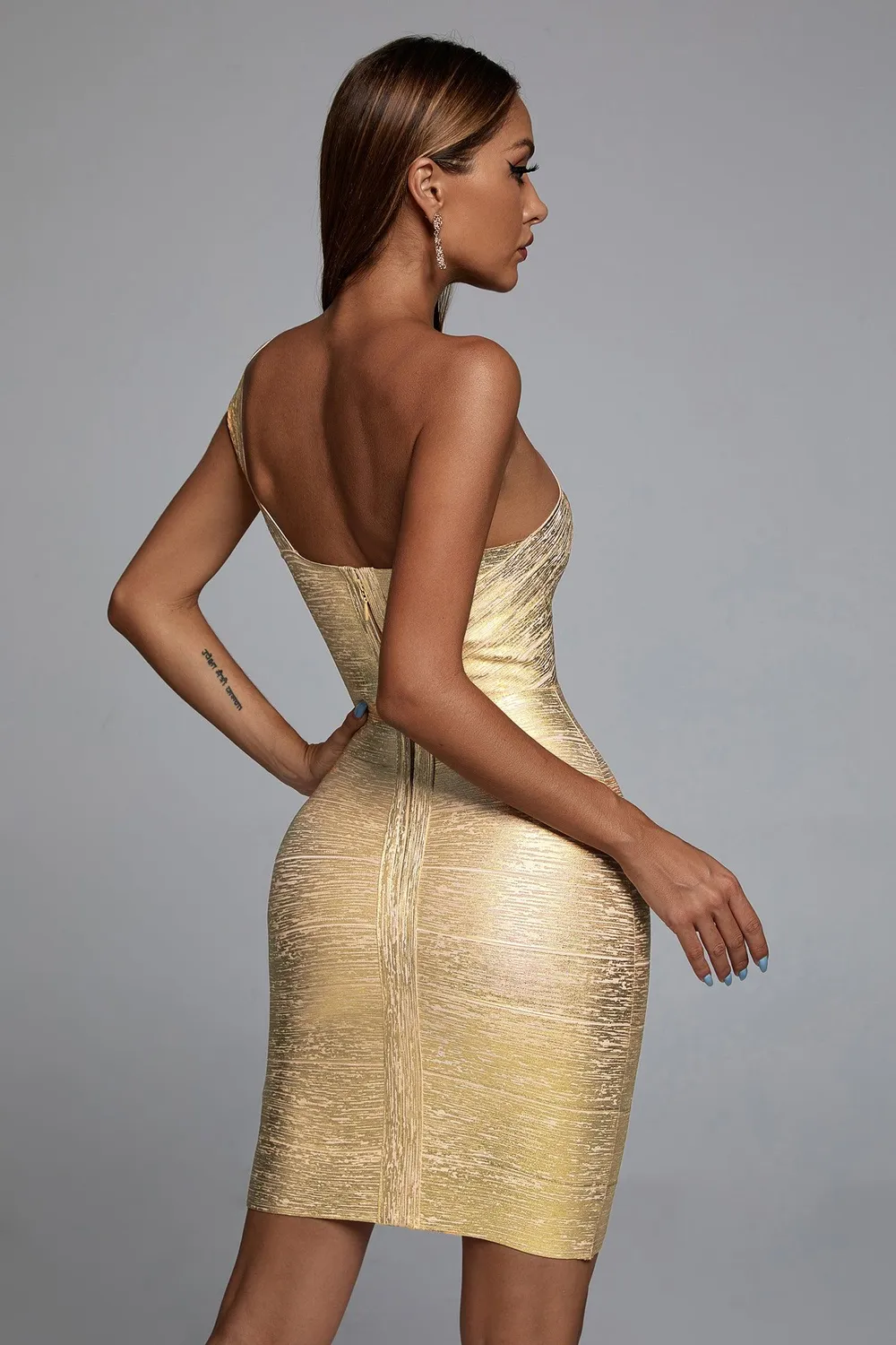 Goddiva Bella Barnett Lika Metallic abito cocktail oro