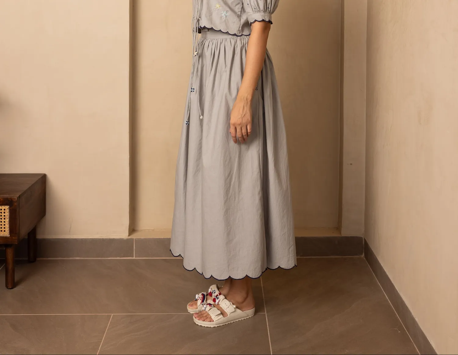 Our Dve Ari set top gonna grigio popeline