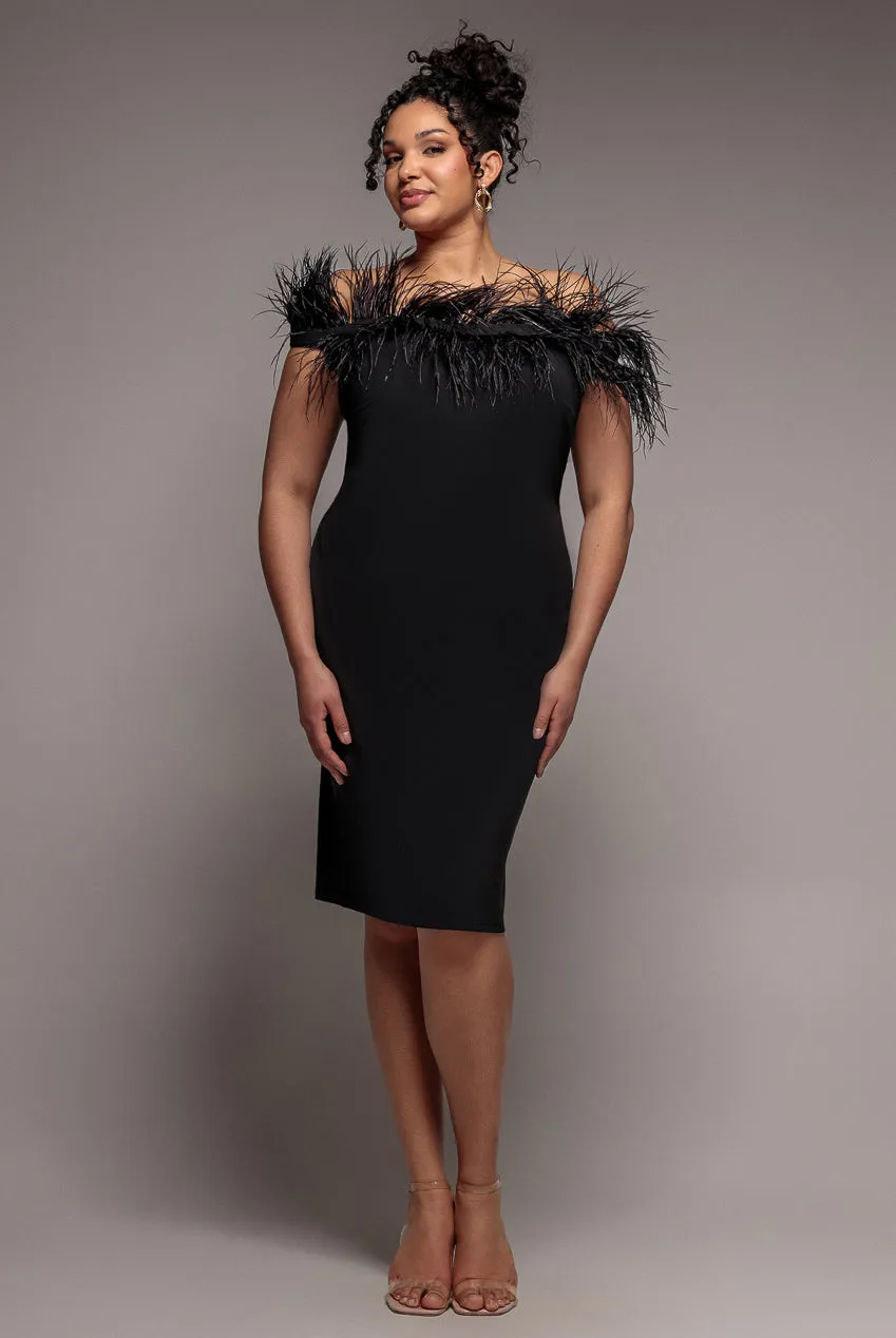 Goddiva Plus Feather abito midi nero piume spalle scoperte