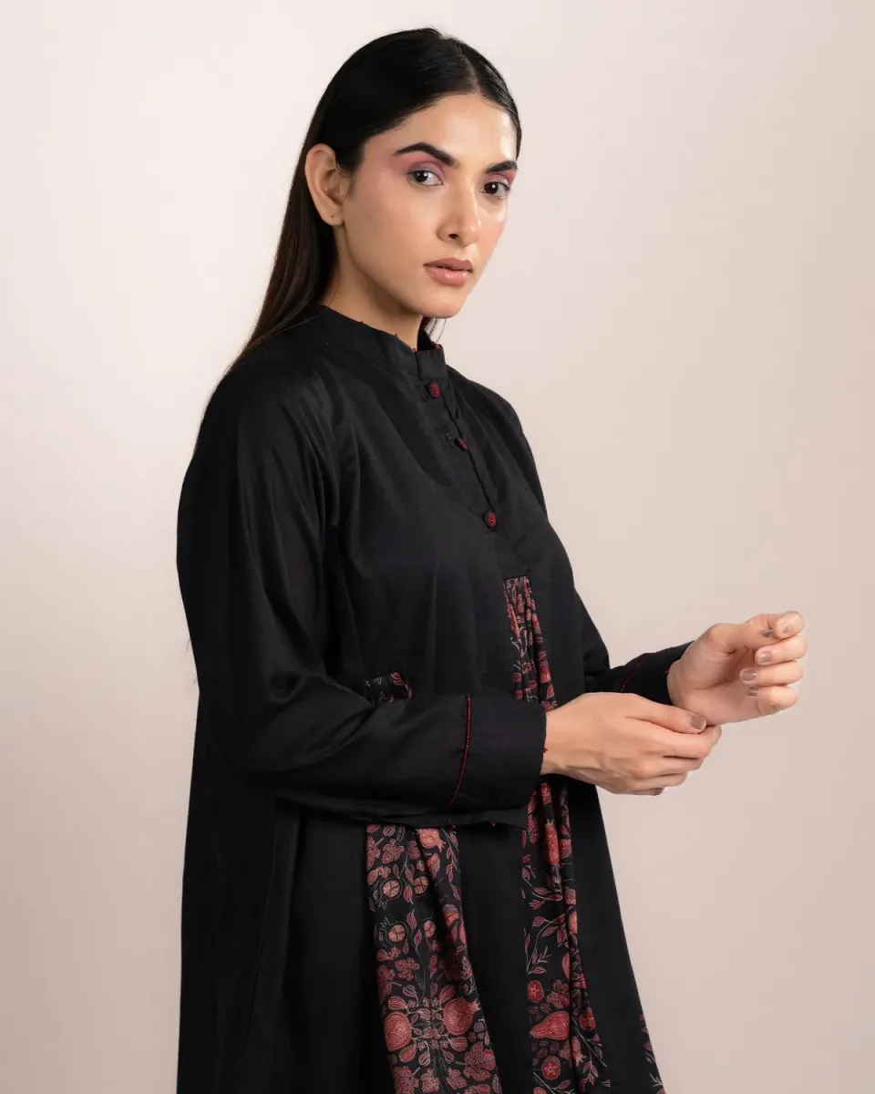 Our Dve Romi top nero modal bottoni 29"