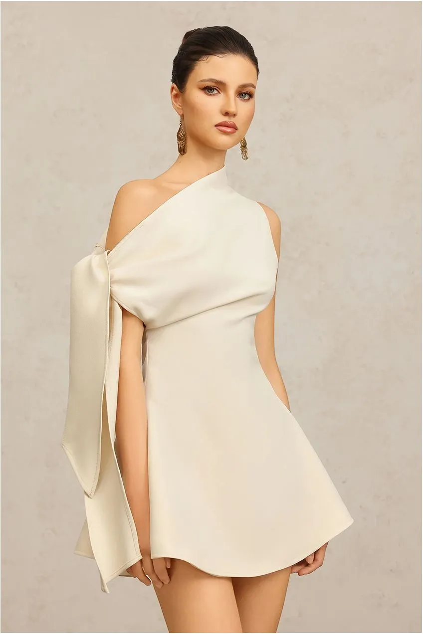 Bella Barnett Retale One Shoulder abito mini bianco monospalla