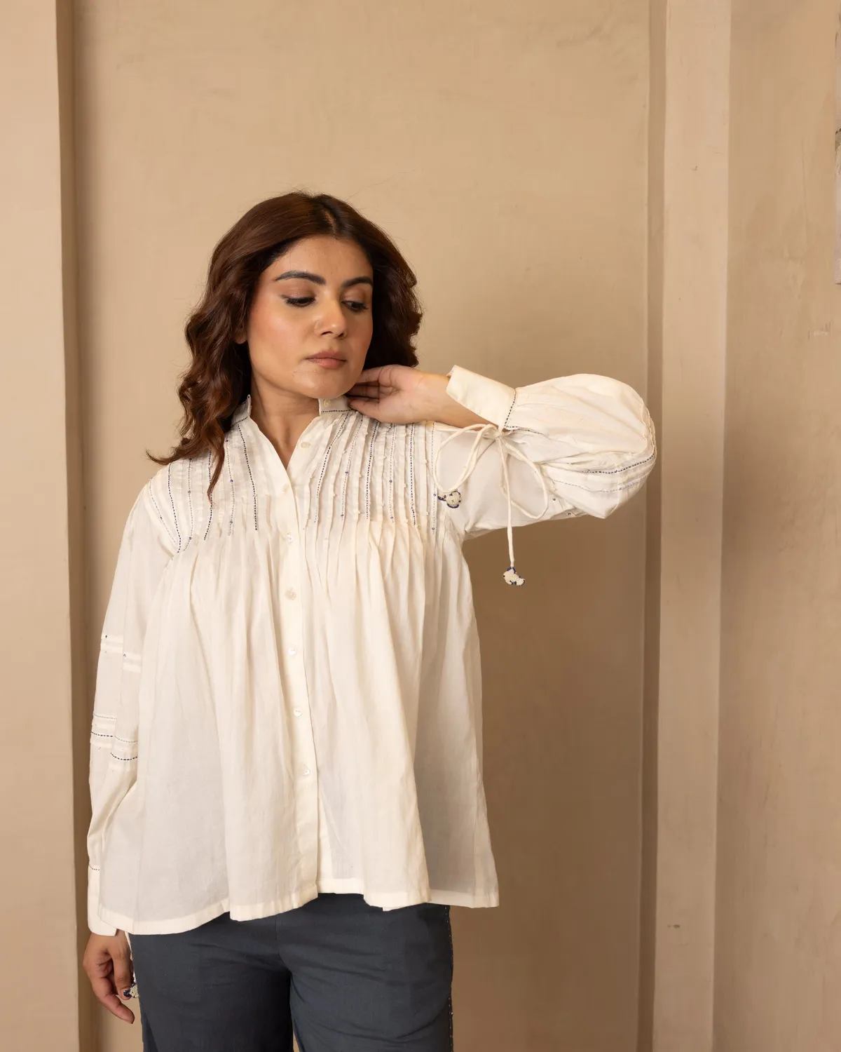 Our Dve Brig completo beige camicia perle cotone