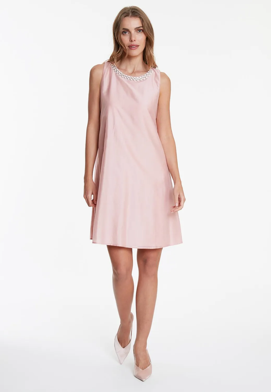 Ana Alcazar Wakasa abito rosa scollo gioiello
