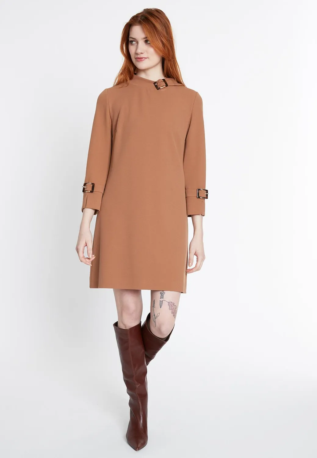 Ana Alcazar Sidara abito beige collo coreano