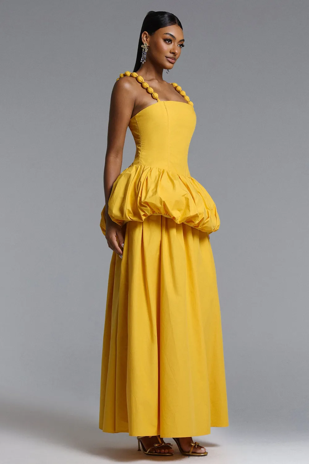 Bella Barnett Sierra abito maxi giallo scollo quadrato