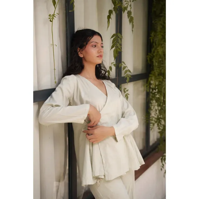 Our Dve Capsule 11 top donna grigio incrociato ricamato