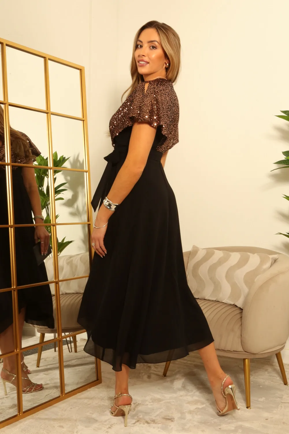 Double Second Sequin Cape Abito Chiffon Oro Mantella