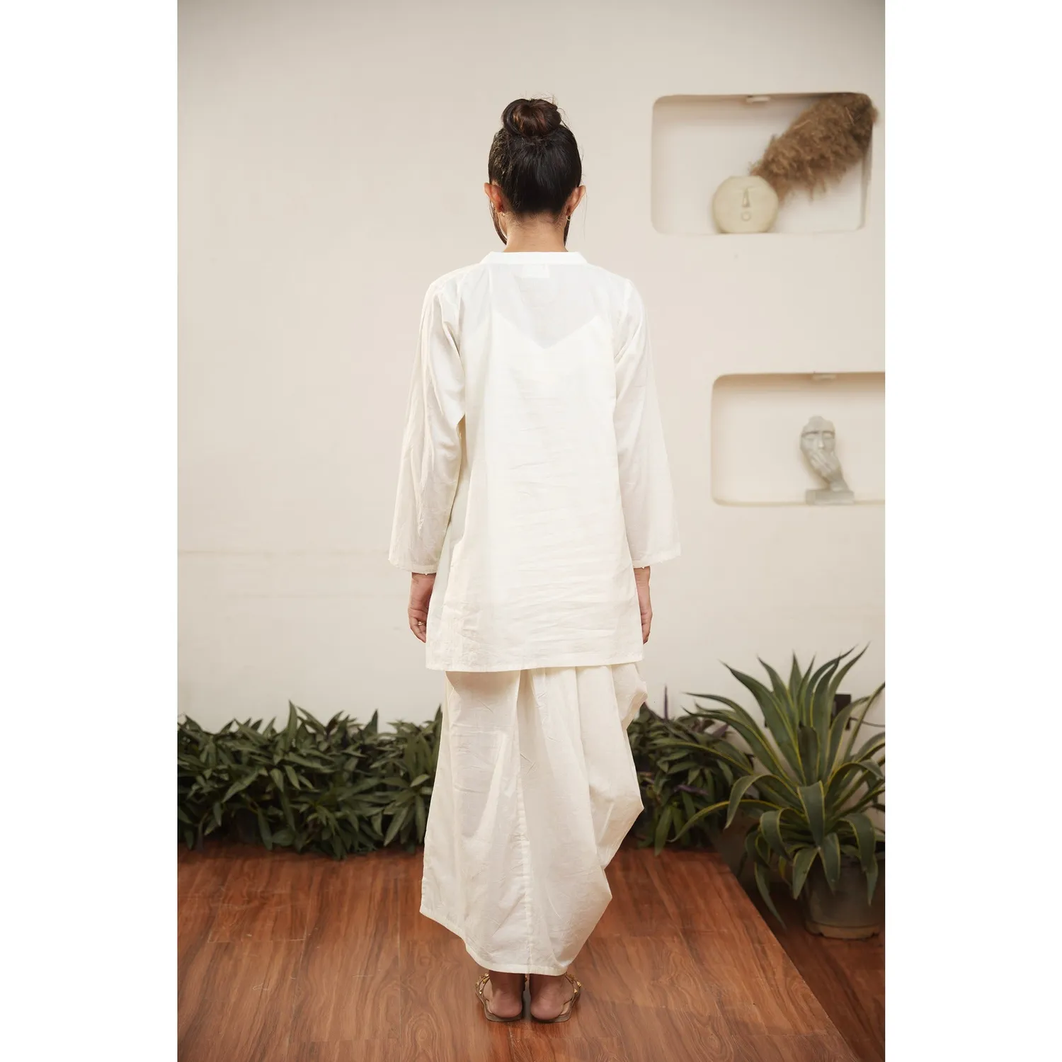 Our Dve Capsule 12 coordinato top pantalone beige leggero