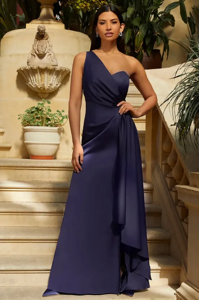 Chi Chi London One Shoulder Satin abito maxi blu raso