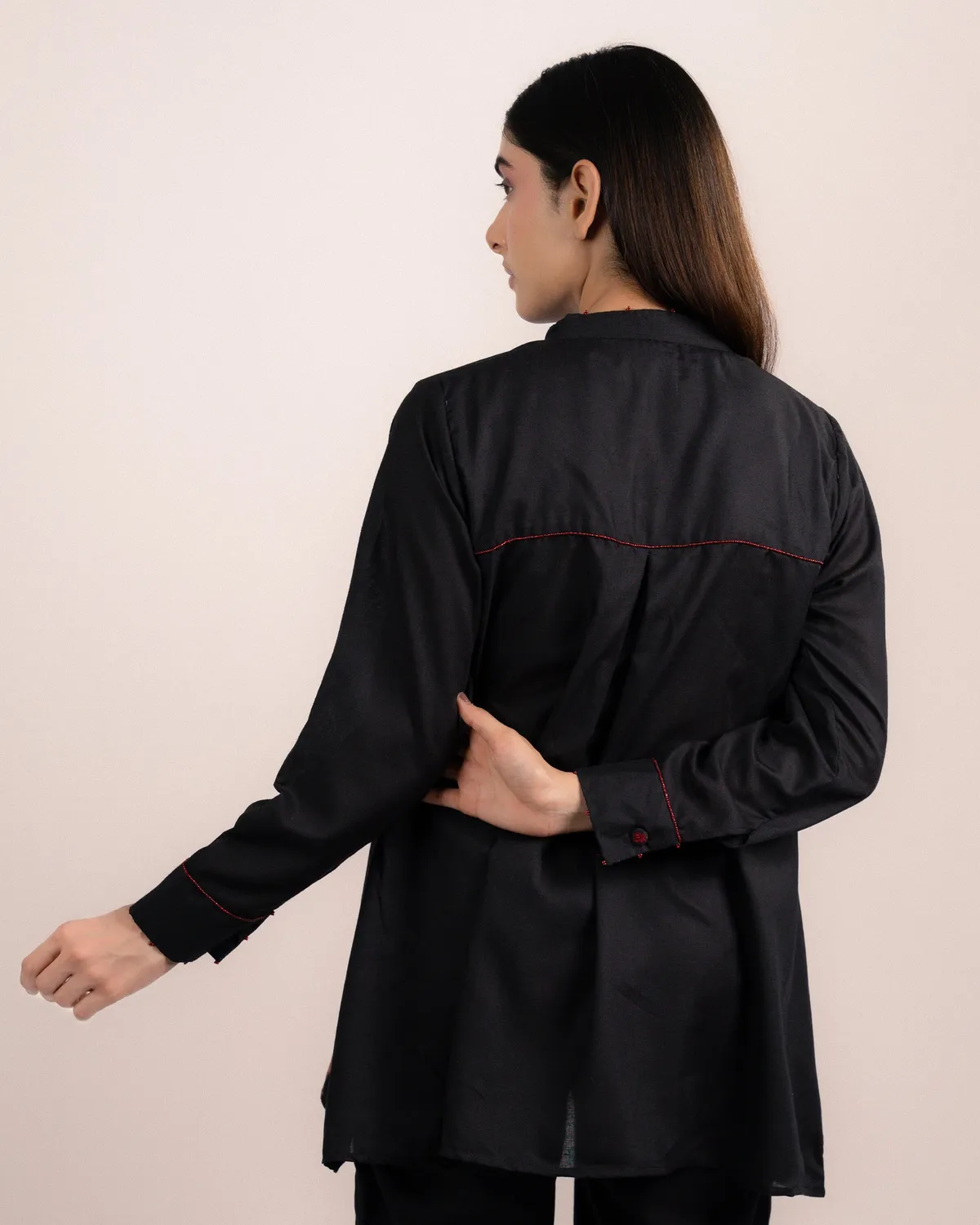 Our Dve Romi top nero modal bottoni 29"