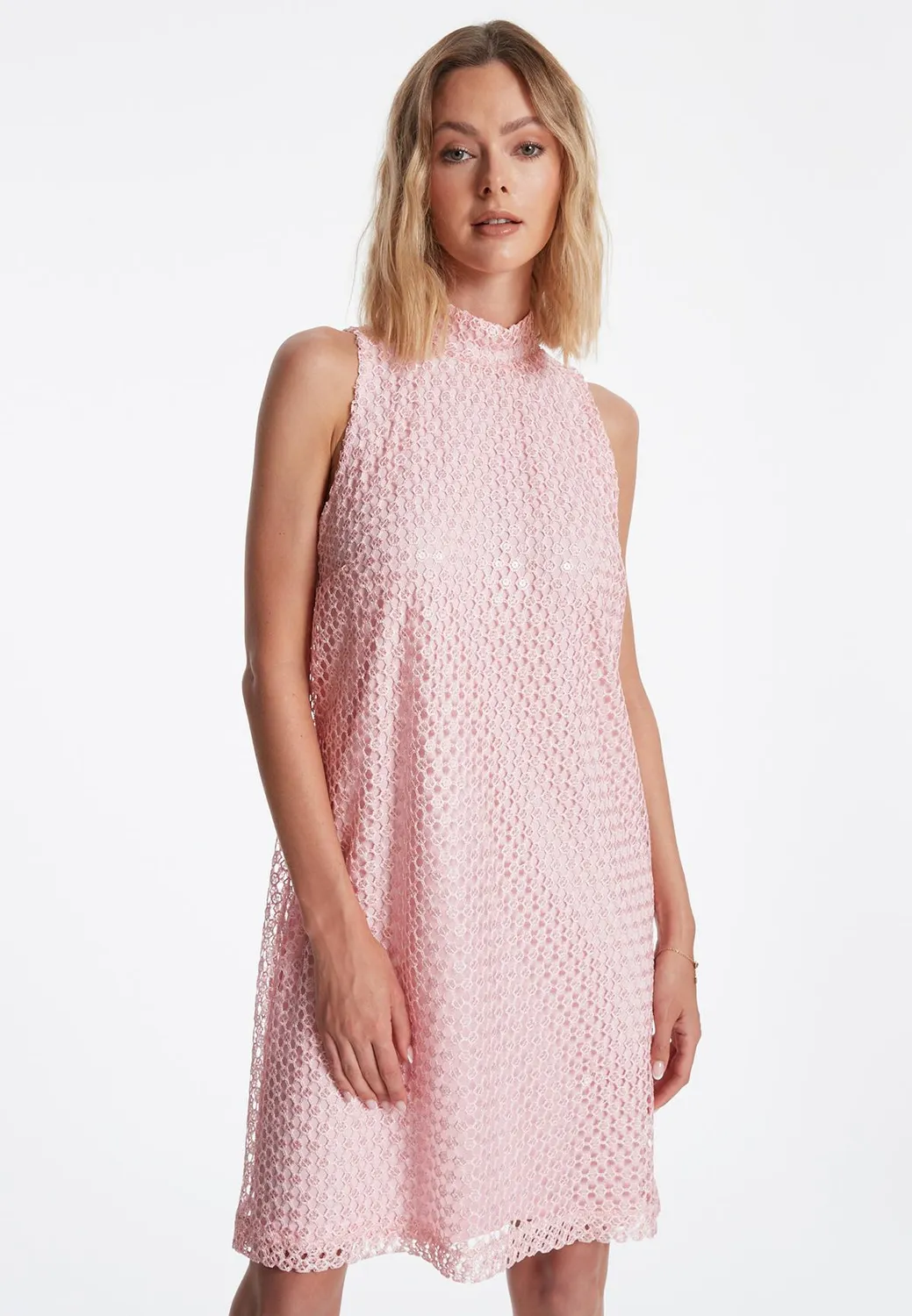 Ana Alcazar Zadea abito pizzo rosa corto